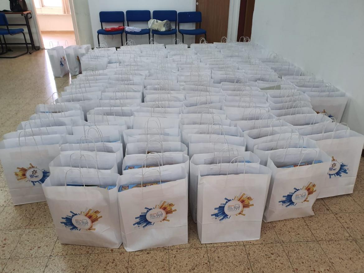 חבילות מסודרות מוכנות למשלוח