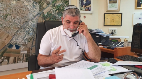 בשיחות עם מאומתי קורונה ושכנוע למעבר למלוניות.jpeg