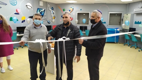 חונכים את חדר המחשבים בעציון.jpeg