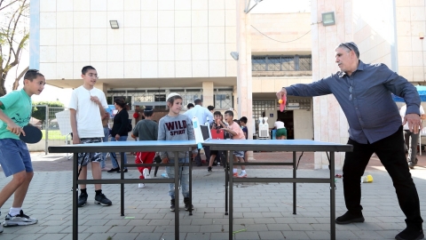 הפנינג ברחבת המתנס חוהמ פסח 2022.jpg