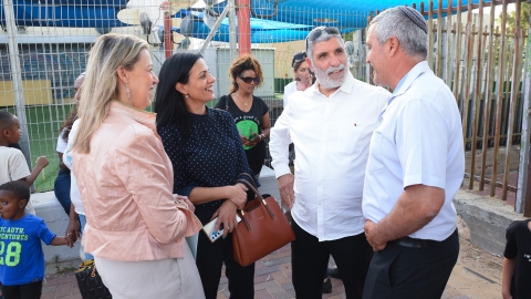 ראש העיר עם פרופ יפעת ביטון.jpg