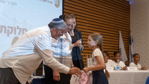 חידון התנך - חלוקת תעודות.jpg