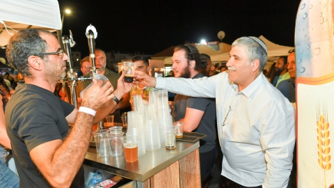 ראש העיר אליהו זהר בפסטיבל הבירה.jpg