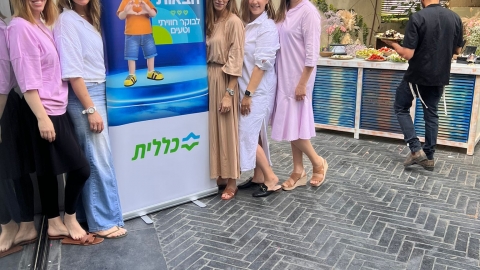 מנהלות ותיקות נחלה עם מנהלת קשרי לקוחות.jpeg