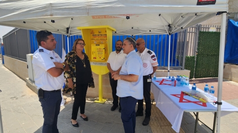 טקס התקנת דפיברילטור בשכונת המחנה.jpeg