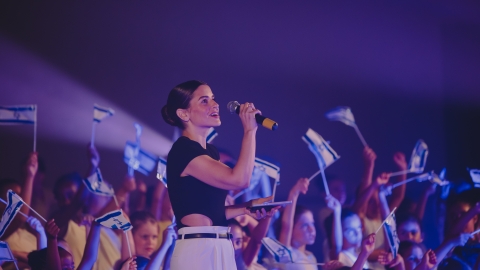 המאמנת שירן במופע גאמפ אפ 24.jpg